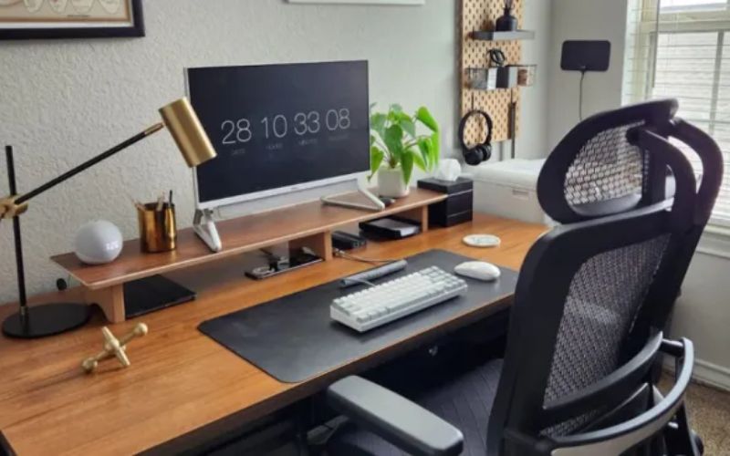 Những vật dụng thường trang trí trên bàn làm việc 