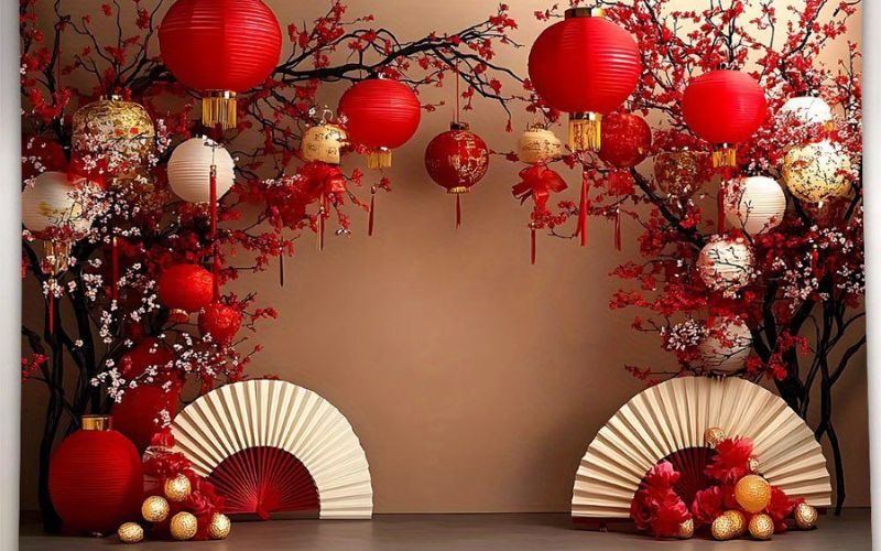 Sử dụng quạt đỏ để trang trí văn phòng ngày Tết 