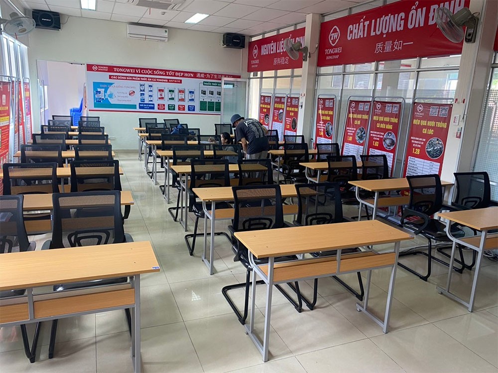 Với kết cấu chân quỳ vững chải của ghế họp GL426 thích hợp nhiều không gian