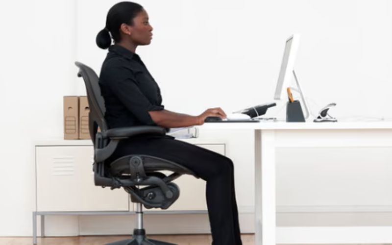 Tại sao phải chọn tư thế ngồi làm việc đúng
