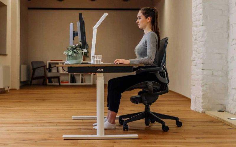 Tư thế đặt tay chuẩn phù hợp khi làm việc